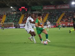 Alanyaspor, Beşiktaş’ı 2-0 mağlup ederek Sergen Yalçın’la ilk sınavda galibiyete uzandı.