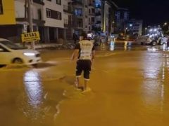 Son Dakika: Alanya’da Ana Su Borusu Patladı, Mahalle Sular Altında Kaldı