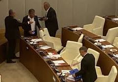 Antalya Büyükşehir Meclisi’nde Tansiyon Yükseldi, AK Parti ve MHP Salonu Terk Etti