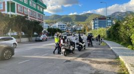 ALANYA’DA GENEL TRAFİK UYGULAMASI: 498 SÜRÜCÜYE CEZA, 32 ARAÇ TRAFİKTEN MEN EDİLDİ