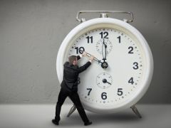 Neden Yaşlandıkça Zaman Daha Hızlı Geçiyor?