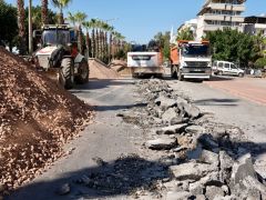 Atatürk Caddesi’nde Yenileme Çalışmaları Hızla Sürüyor