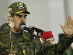Maduro, Simon Bolivar Kılıcıyla Sokaklarda!