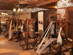 Alanya Ata kumaşı ipek dokunmaya devam ediyor