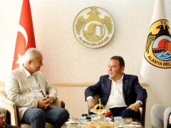 Alanya Belediye Başkanı Özçelik’ten Muhittin Böcek’e Geçmiş Olsun Mesajı