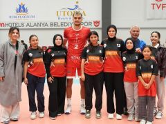 On Hotels Alanya Belediyespor Voleybol Takımı, Cizre Belediyesi’ni 3-0 Mağlup Etti