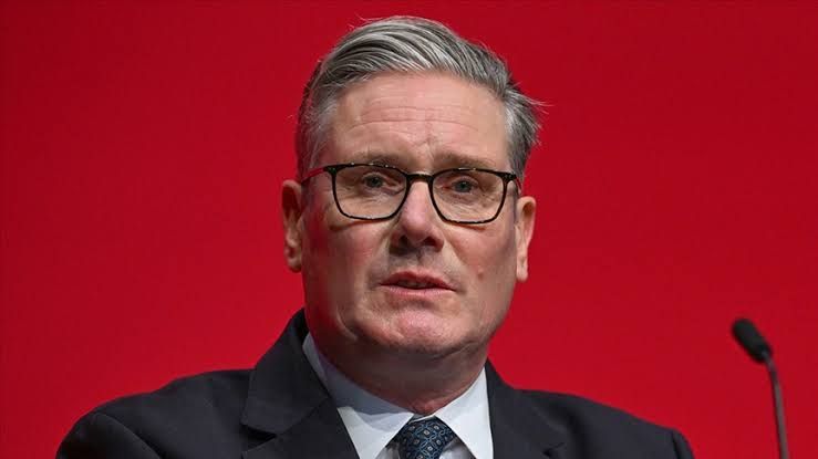 İngiltere’de Siyasi Deprem: Başbakan Keir Starmer İstifa Etti